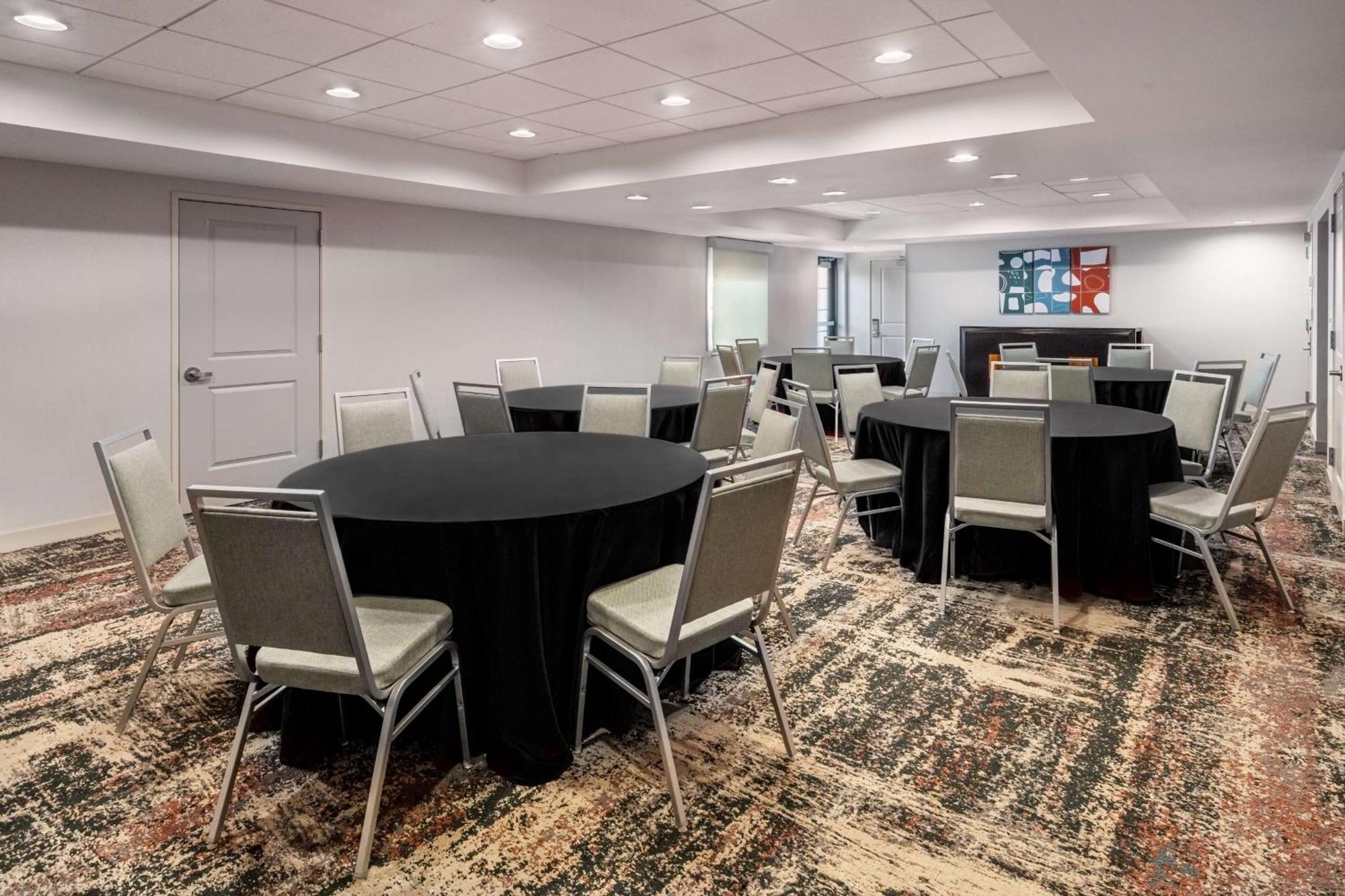 Homewood Suites By Hilton Итонтаун Экстерьер фото